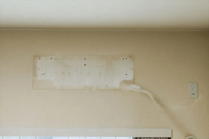 クロスにおける黄ばみの原因とは